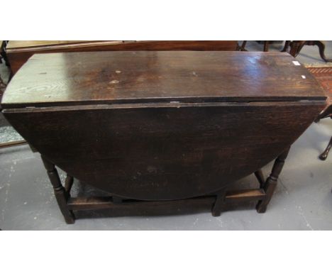 18th Century oak oval gate leg drop leaf dining table on baluster turned supports. (B.P. 24% incl. VAT) CONDITION REPORT: 122