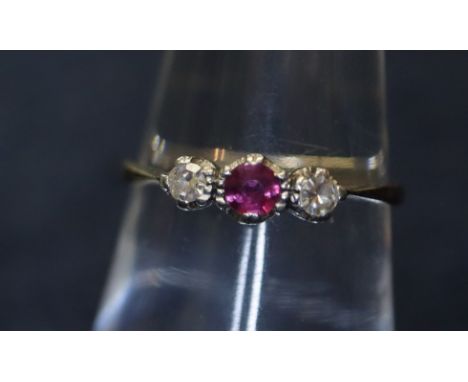 18ct gold, ruby and diamond three stone ring, approx. weight: 1.5g.