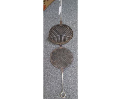 Vintage metal two piece griddle with metal loop handles. (B.P. 24% incl. VAT)