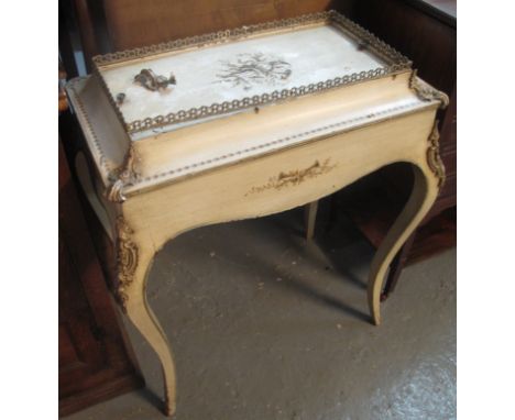 French style painted gilt metal mounted jardiniere. (B.P. 24% incl. VAT) CONDITION REPORT: 20th century Poor condition, very 