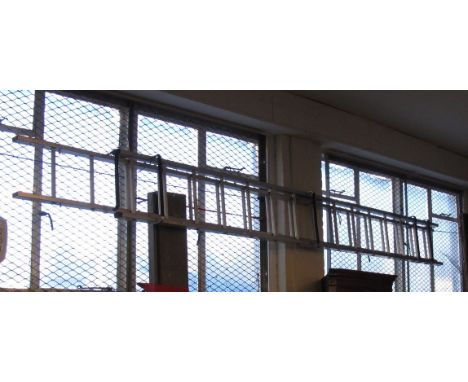 Large aluminium extending ladder. (B.P. 24% incl. VAT)