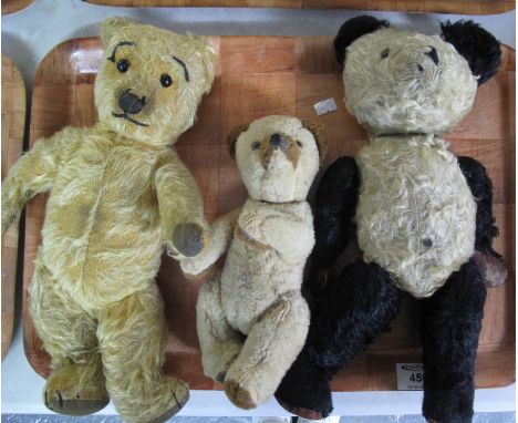 Three vintage teddy bears with moveable limbs. (3)(B.P. 24% incl. VAT) 