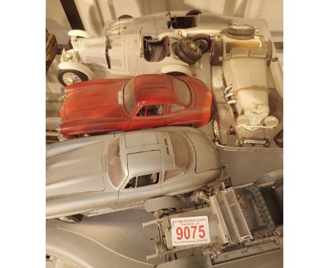 Tray of six cast metal vehicles 