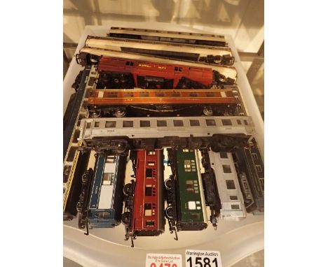 Tray of 00 gauge carriages