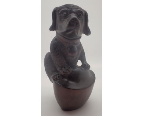 Wooden Oriental dog netsuke, H: 8 cm 