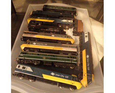 Tray of 00 guage locomotives 