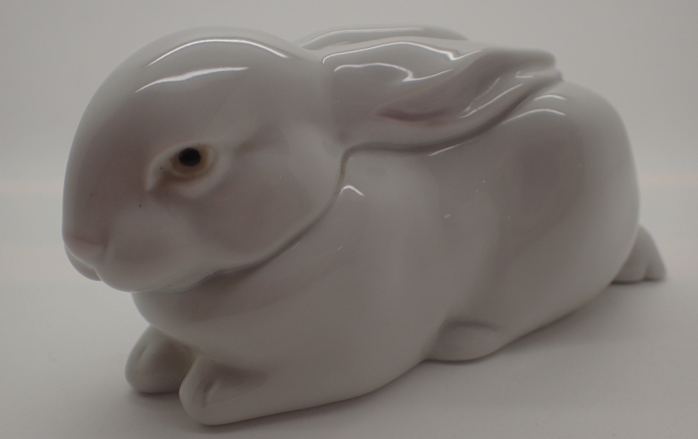 lladro sitting bunny with flowers