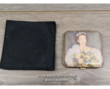 *VINTAGE 1950'S LADIES POWDER &amp; MIRROR COMPACT - QUEEN ELIZABETH II   POUCH RETRO
