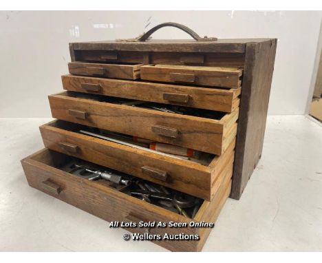 VINTAGE LOCKABLE EIGHT DRAWER TOOL CHEST FULL OF SMALL CARPENTRY AND ENGINEERING TOOLS. 41 X 28 X 20CM