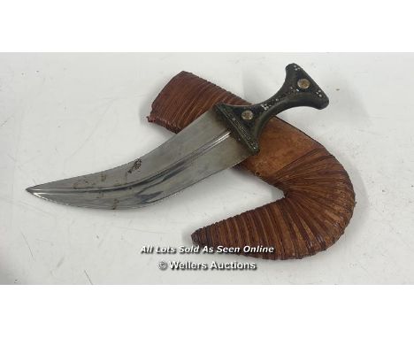 A TRADITIONAL "DAGGER YEMENI JAMBIYA" WITH SCABBARD 