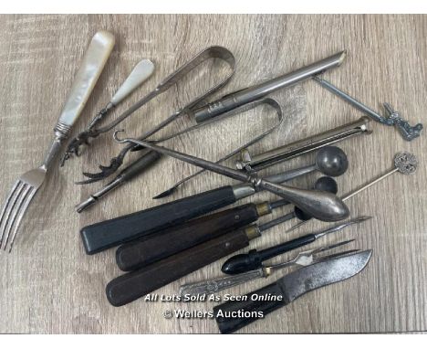 ASSORTED VINTAGE ITEMS INCLUDING SUGAR NIPS, PENCIL HOLDERS, MELLON SCOOPS, SILVER HOOK AND FORKS 