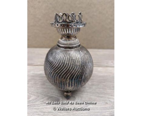 *ANTIQUE WILLIAM HUTTON &amp; SONS SILVER PLATE AESTHETIC OIL LAMP BASE W 3 BALL FEET