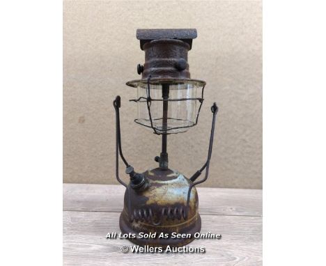 *VINTAGE INDUSTRIAL RAILWAY LANTERN HURRICANE TILLEY METAL GLASS PARAFFIN LAMP