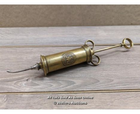 *S.MAW SON &amp; SONS VICTORIAN CIRCA 1875 ARMY VET MEDICAL SYRINGE BROAD ARROW [GSP]