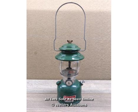 *VINTAGE COLEMAN KEROSENE LANTERN MODEL 201 MADE IN USA