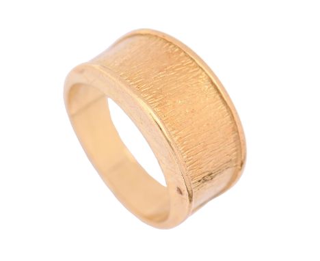 A gold ring, partly bark textured, 6.2g, size J  Light wear