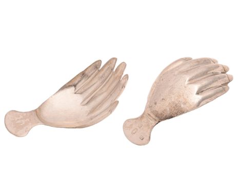 A George III silver hand novelty caddy spoon, 67mm l, by Josiah Snatt, London 1805, 4.6dwts  Good condition