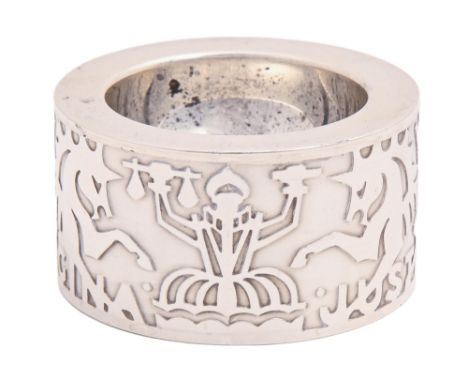 Alex Styles. An Elizabeth II commemorative silver salt cellar - 650th Anniversary of the Goldsmiths' Company, etched with her