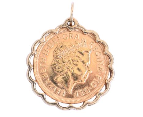Gold coin. Sovereign 2000, mounted in a 9ct gold pendant, 10.4g  Light wear