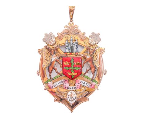 The 9ct gold and enamel badge of a mayor of the City of Nottingham, the date 1925 below the arms, reverse engraved PRESENTED 