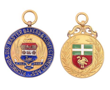 Two 9ct gold and enamel baking prize medals, reverse engraved W Gilbert (W J Gilbert) &amp; Son 1930, 29 and 32mm diam, by A 