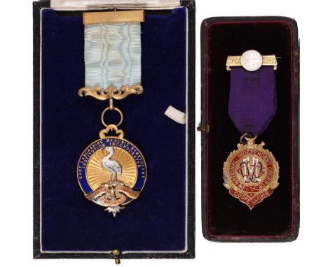 A 9ct gold and enamel officer's jewel of the National Independent Order of Oddfellows, Birmingham 1904, 11g and a giltmetal a