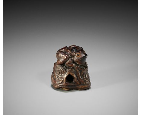 A SUPERB UMIMATSU NETSUKE OF A FROG ON TREE STUMPUnsignedJapan, probably Iwami, late 18th to early 19th century, Edo period (