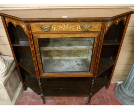 A CIRCA 1900 INLAID ROSEWOOD SIDE CABINET having a shaped top over a single frieze drawer and glazed door centre cabinet with