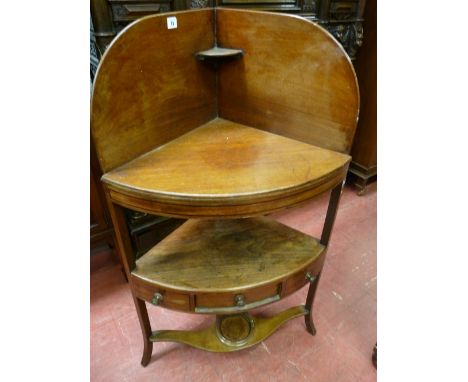 A GEORGIAN MAHOGANY CORNER WASHSTAND with raised splashback and lift-off aperture cover, mid-section shelf and central drawer