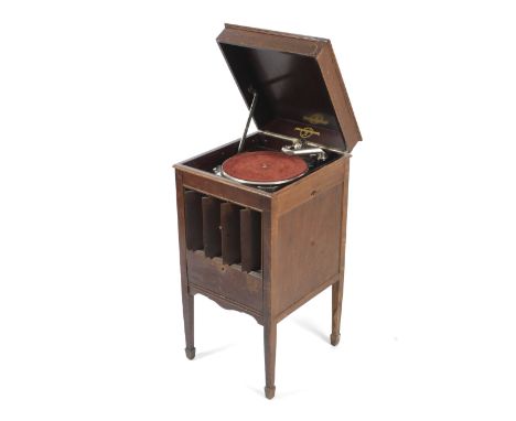 A Columbia No124a windup gramophone set in an oak case and records. With rising lid and a front four section sound vent,  L43