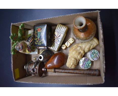 A mixed group of works of art, to include: a bone figural handle, 10.5cm long; two horn snuff boxes; a small pearlware figure