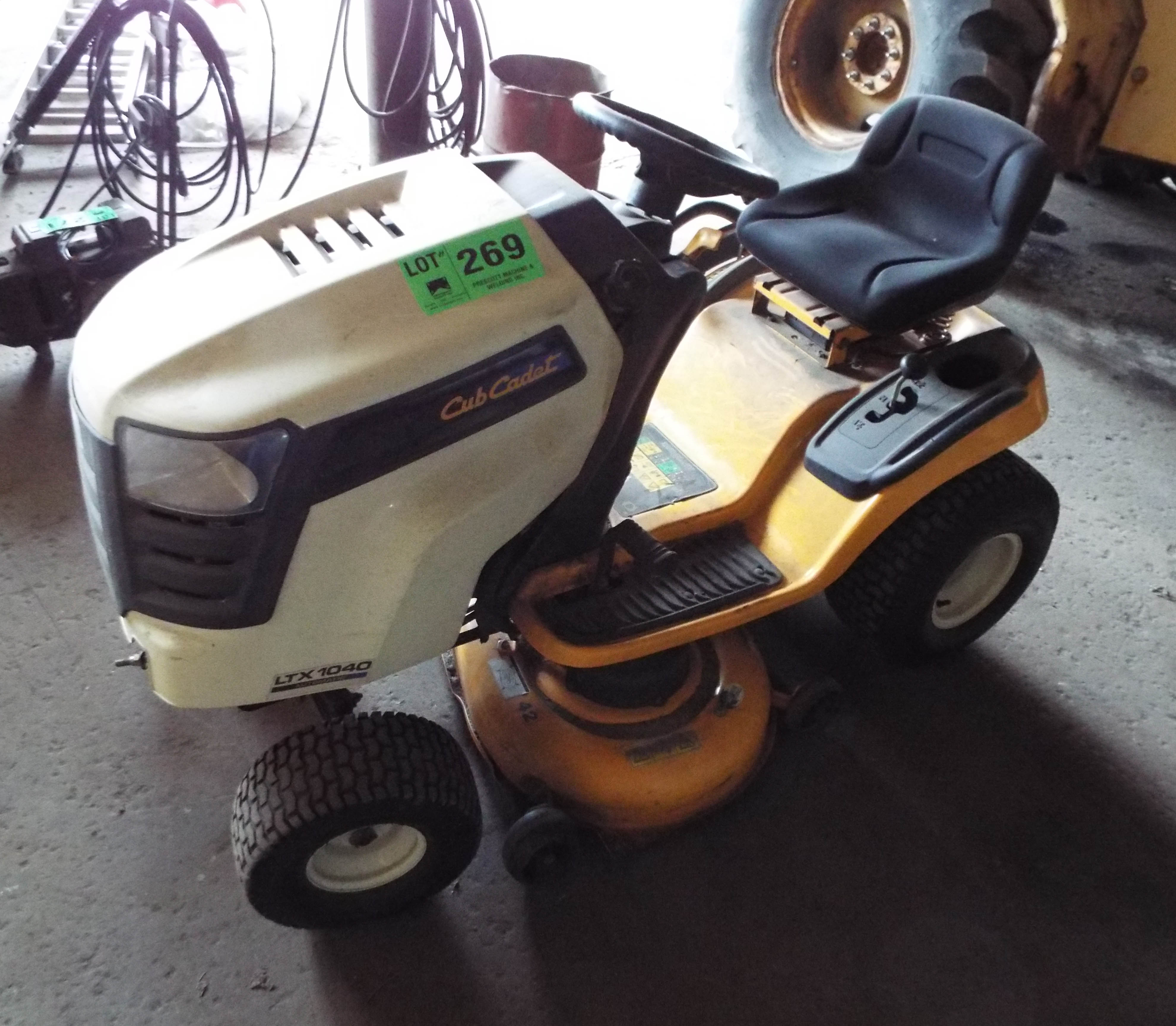 CUB CADET LTX1040 AUTOMATIC LAWN TRACTOR WITH 42" BLADE DECK, KOHLER