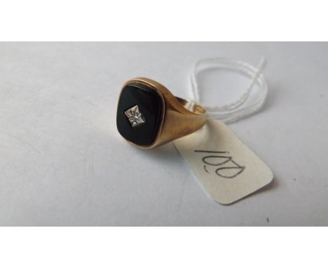 9ct gents onyx set ring approx size M    