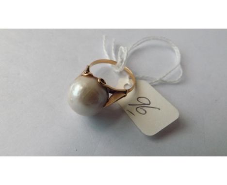 Gold mounted large pearl ring approx size M   