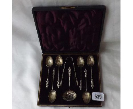 Box set of apostle top tea spoons matching tongs and sifter ladle B'ham 1895 50g.      