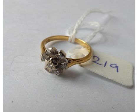 18ct gold and diamond cluster ring approx size K   