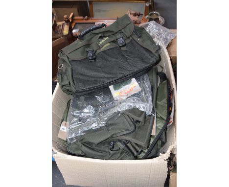 Twelve assorted carryalls Including Leeda compact carryall, large carryall and others