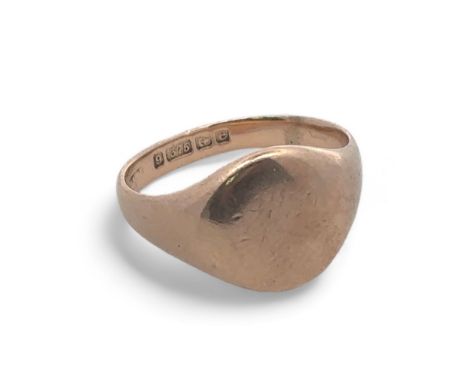 A 9ct gold signet ring, size R