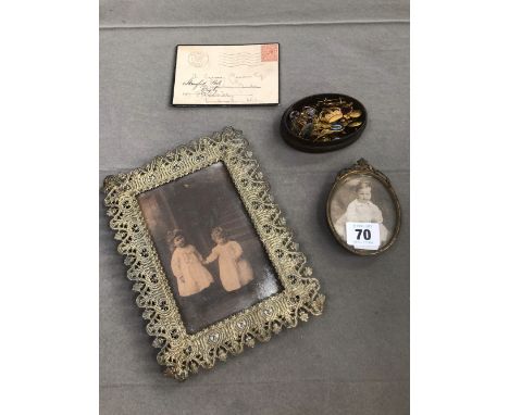 MILITARY BUTTONS AND BADGES AND TWO VINTAGE PORTRAIT FRAMES. 