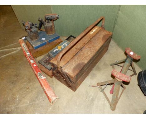 QUANTITY OF GARAGE TOOLS