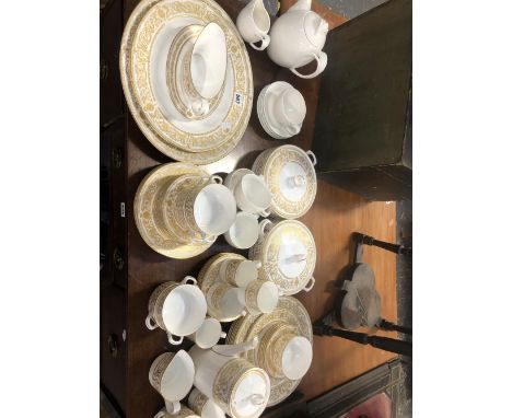 A ROYAL WORCESTER HYDE PARK PATTERN PART TEA, COFFEE AND DINNER SERVICE, TOGETHER WITH A VILLEROY &amp; BOCH FOGLIA TEAPOT, C
