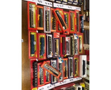 A QTY OF HORNBY , BACHMANN AND LIMA BOXED RAIL CARRIAGES