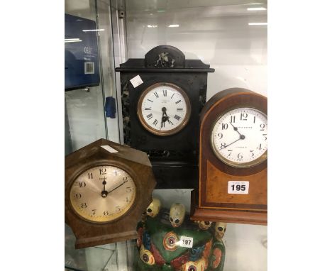 A MAPPIN AND WEBB MAHOGANY MANTEL CLOCK, A SLATE MANTLE CLOCK AND A BAKELITE MANTEL CLOCK. 