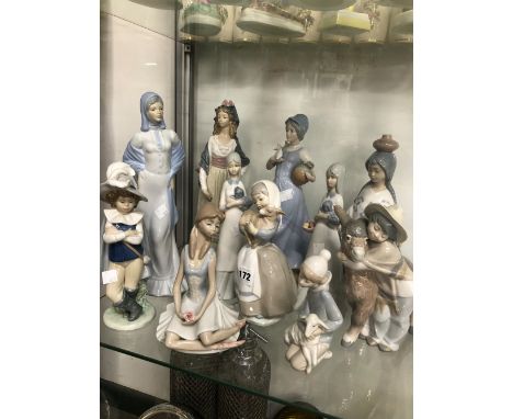 A GROUP OF LLADRO, NAO AND OTHER PORCELAIN FIGURINES. 