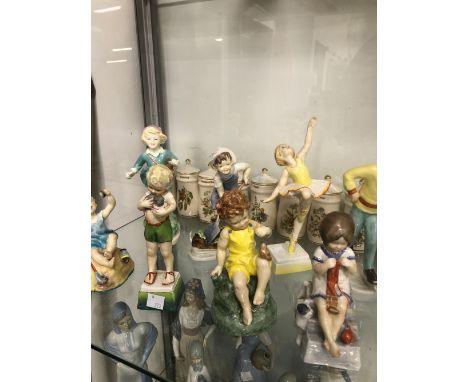 ELEVEN ROYAL WORCESTER DAYS OF THE WEEK CHILDREN FIGURINES TOGETHER WITH A FLOWER FAIRY DECORATED SPICE JARS. 
