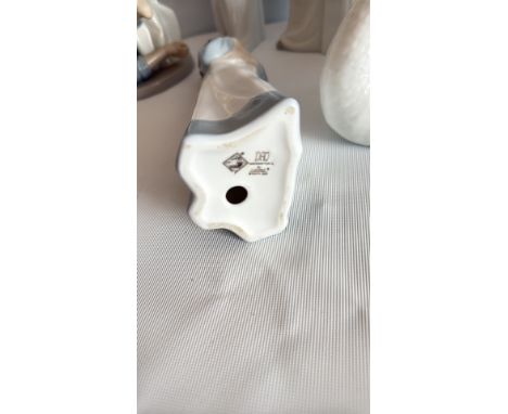 Lladro porcelain figurine, woman in hat, original box.
