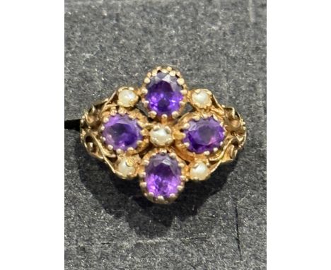 9ct Gold ring set with amethyst & seed pearl Size L Weight 5.8g 