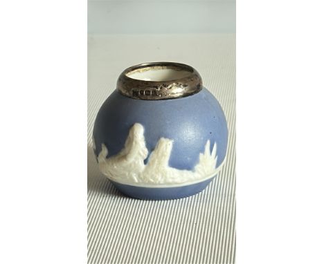 Pool Pottery, Beswick, Wedgewood with silver rim. Blue and white ceramic vase with abstract design, colorful ceramic pheasant