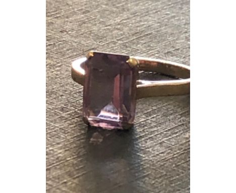 9ct Gold ring set with amethyst 3g Size P 