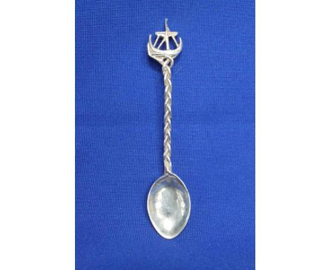 SCOTTISH IONA SILVER LONGSHIP TEASPOON
maker's mark Shipton & Co Ltd, known agent for Iona silver makers, Chester 1959, twist